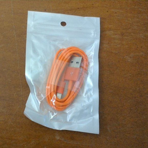Free w/ purchases over 20$ NWT Apple recharging wire for iPhone and iPad - Picture 2 of 4